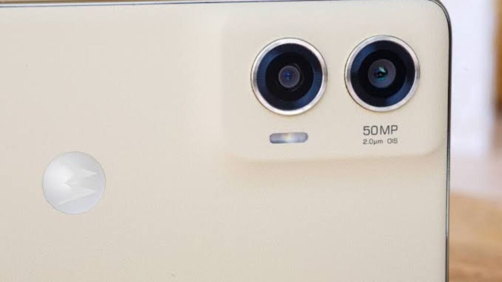 Moto G Stylus 5G camera system capturing daylight outdoor photography